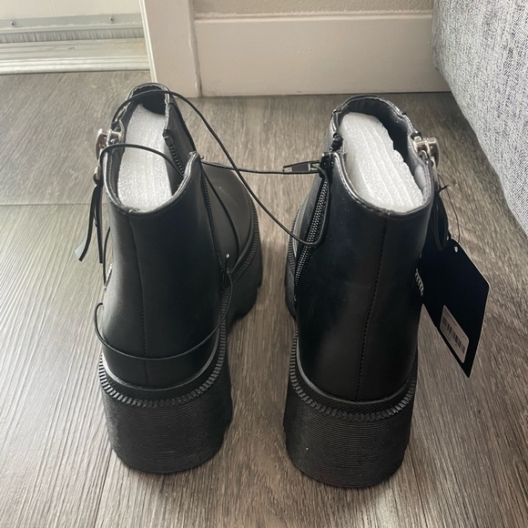 Forever21 - Black Lug Booties - New w/ tags - Picture 5 of 7